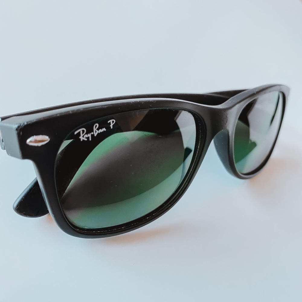 Ray-Ban Wayfarer Classic Polarized Sunglasses